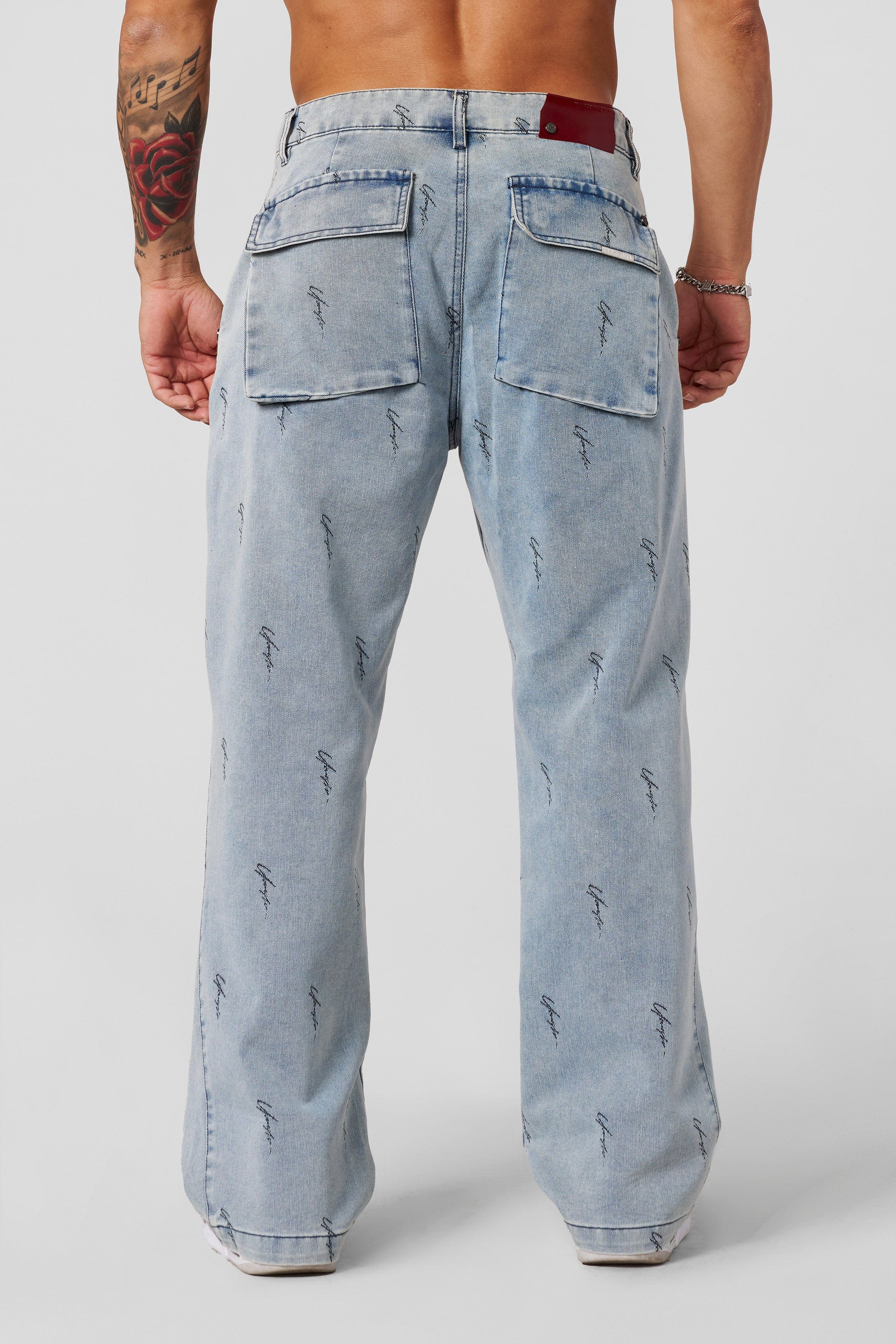 6001  - Signature Jeans